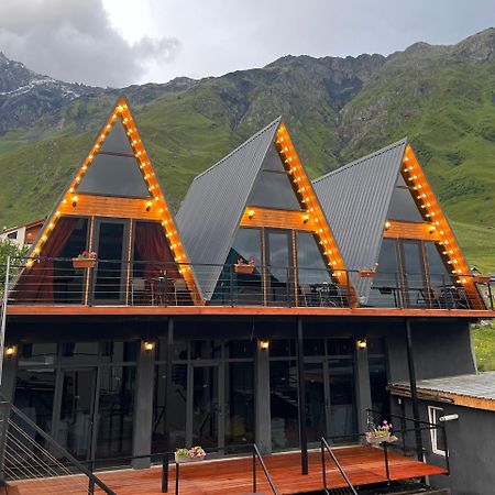 Hotel Pyramid Kazbegi Esterno foto