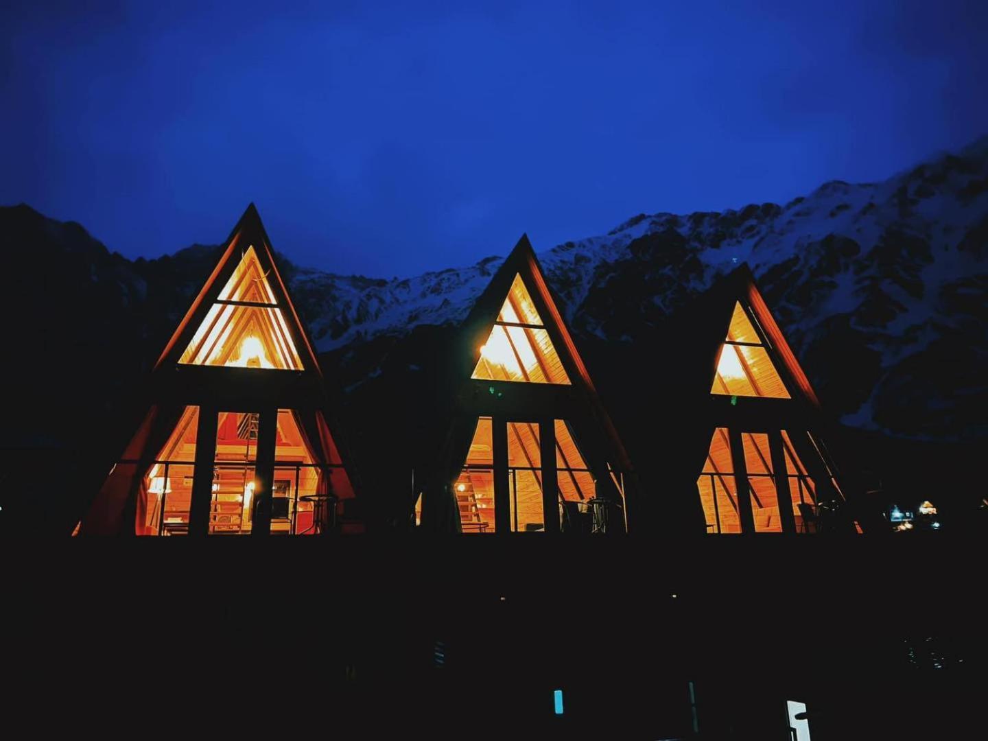 Hotel Pyramid Kazbegi Esterno foto
