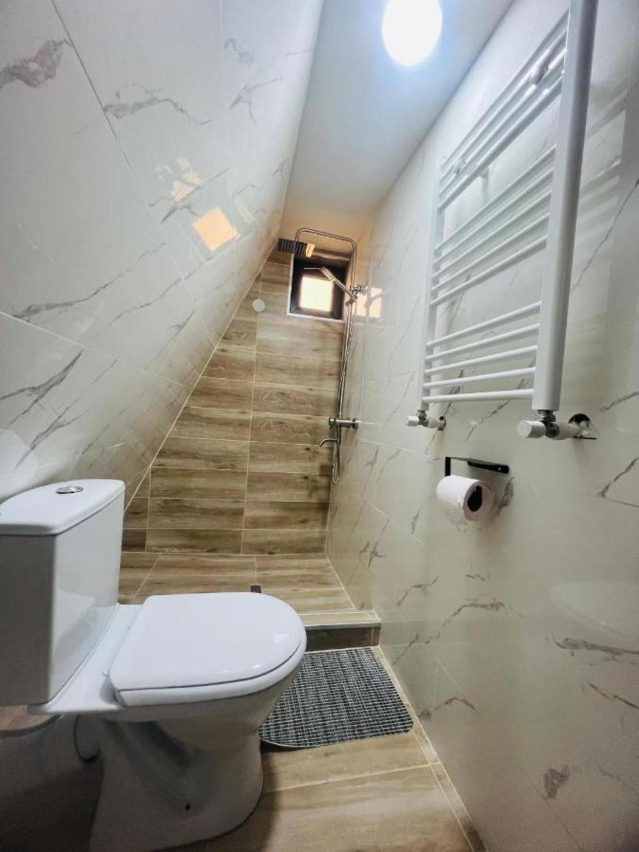 Hotel Pyramid Kazbegi Esterno foto