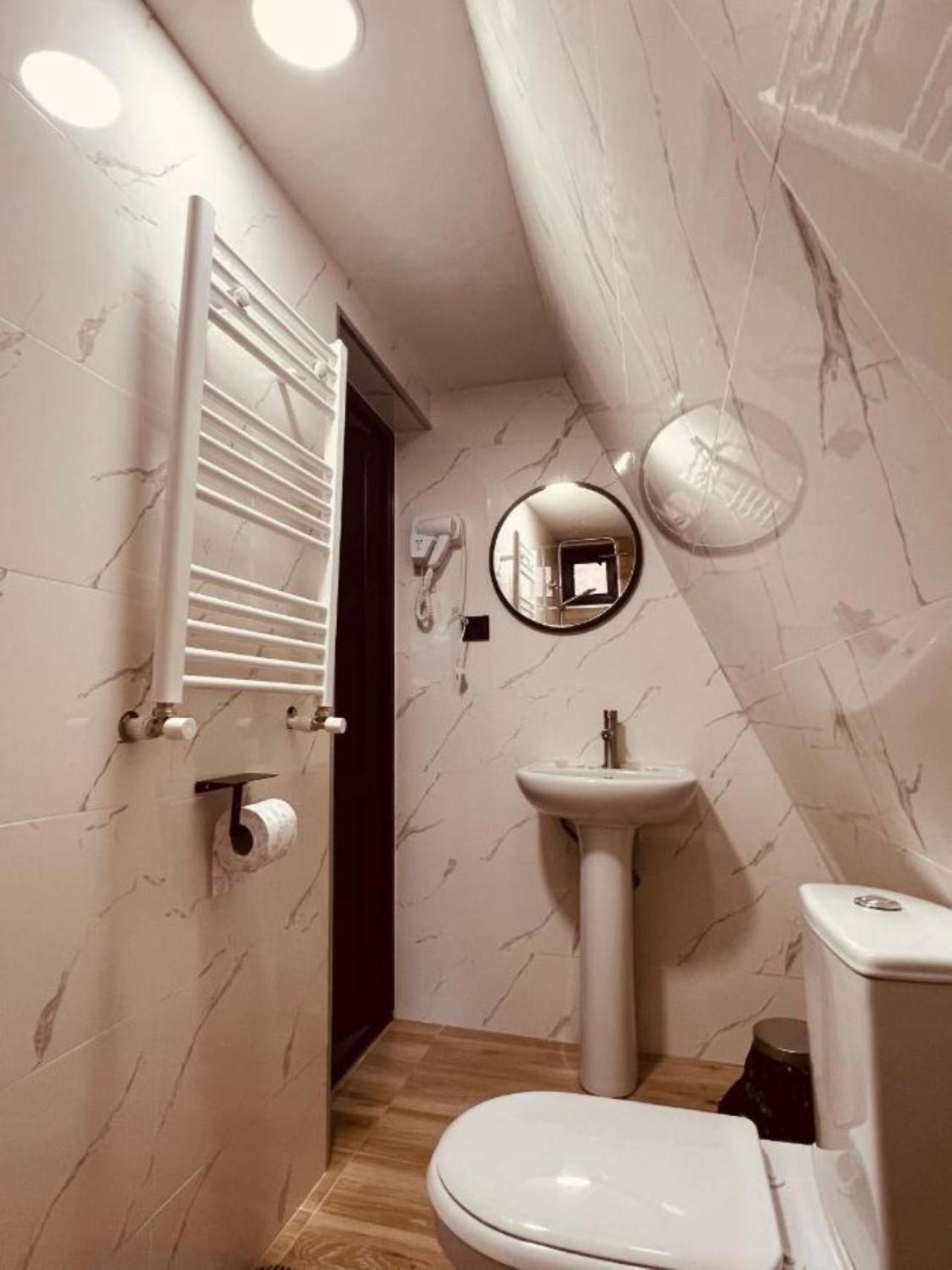 Hotel Pyramid Kazbegi Esterno foto