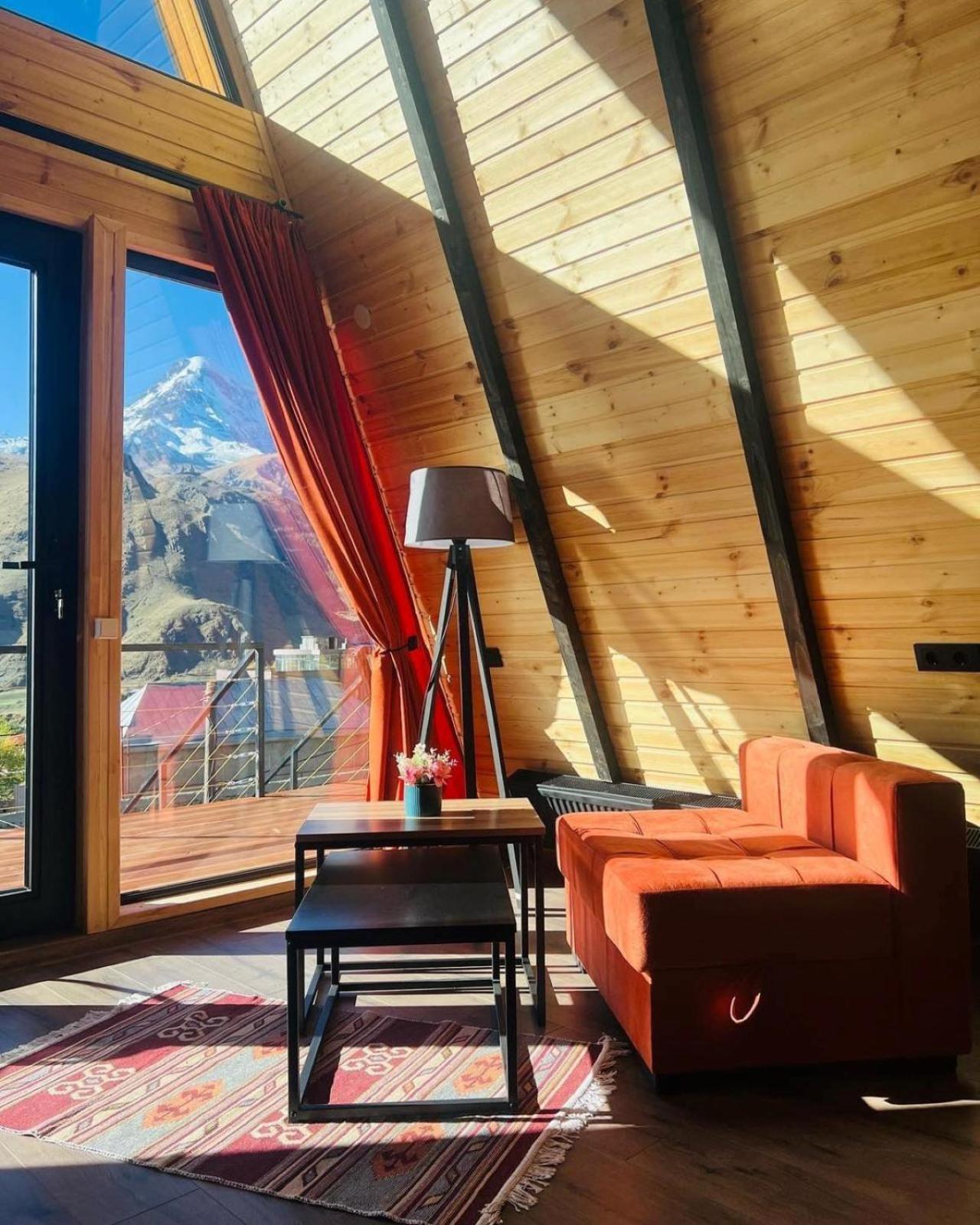 Hotel Pyramid Kazbegi Esterno foto