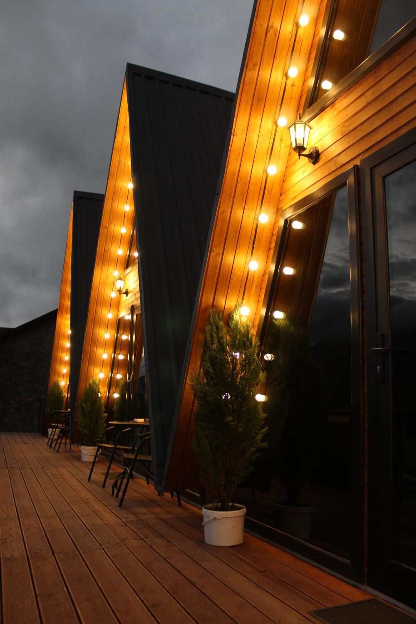 Hotel Pyramid Kazbegi Esterno foto
