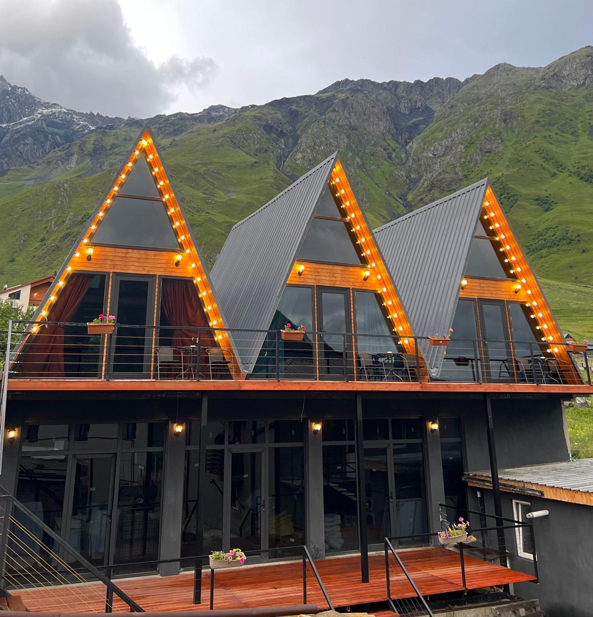 Hotel Pyramid Kazbegi Esterno foto