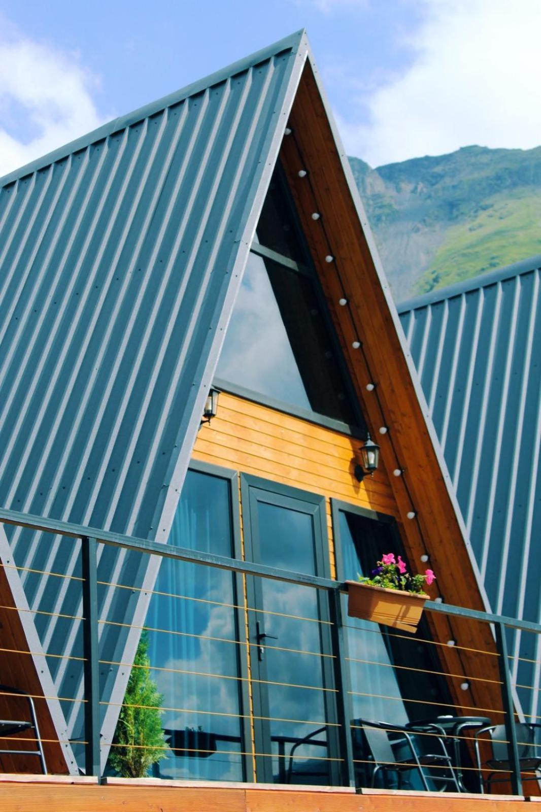 Hotel Pyramid Kazbegi Esterno foto